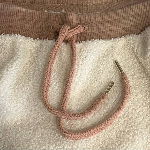 Victoria’s Secret LOGO Sherpa shorts, pull up elastic waist pockets XL - Picture 7 of 14